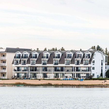 Quality Inn & Suites Mackinaw City Beachfront Buitenkant foto