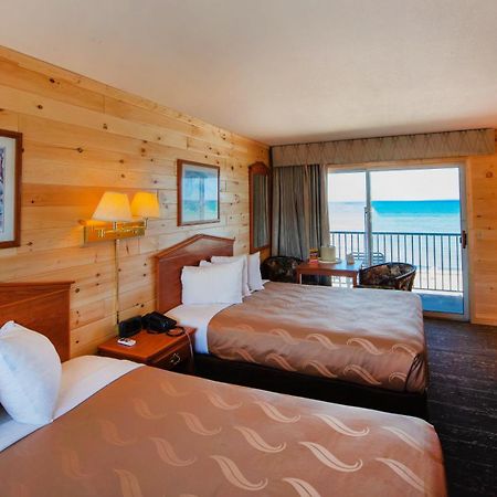 Quality Inn & Suites Mackinaw City Beachfront Buitenkant foto