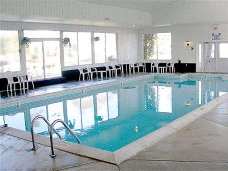 Quality Inn & Suites Mackinaw City Beachfront Buitenkant foto