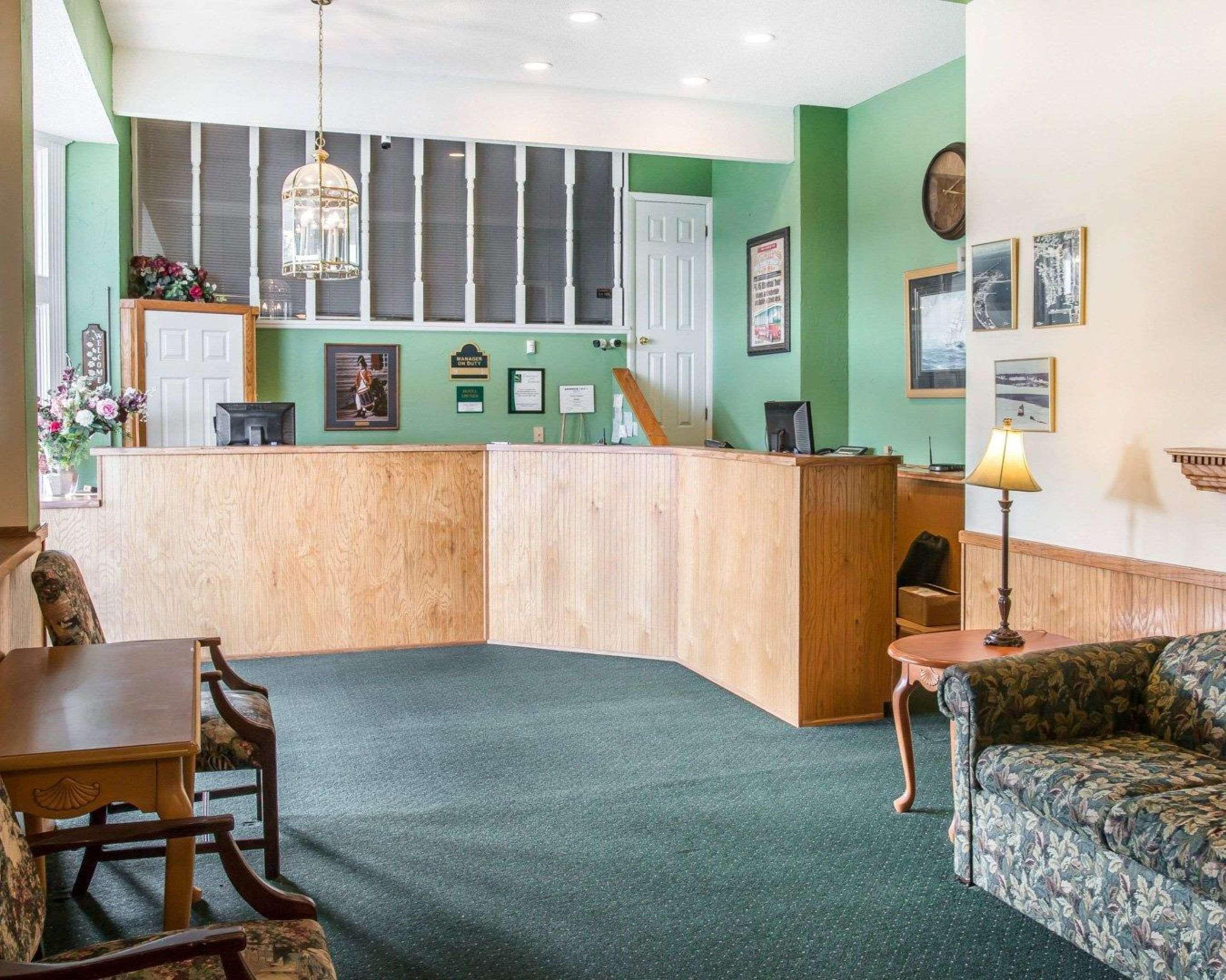 Quality Inn & Suites Mackinaw City Beachfront Buitenkant foto