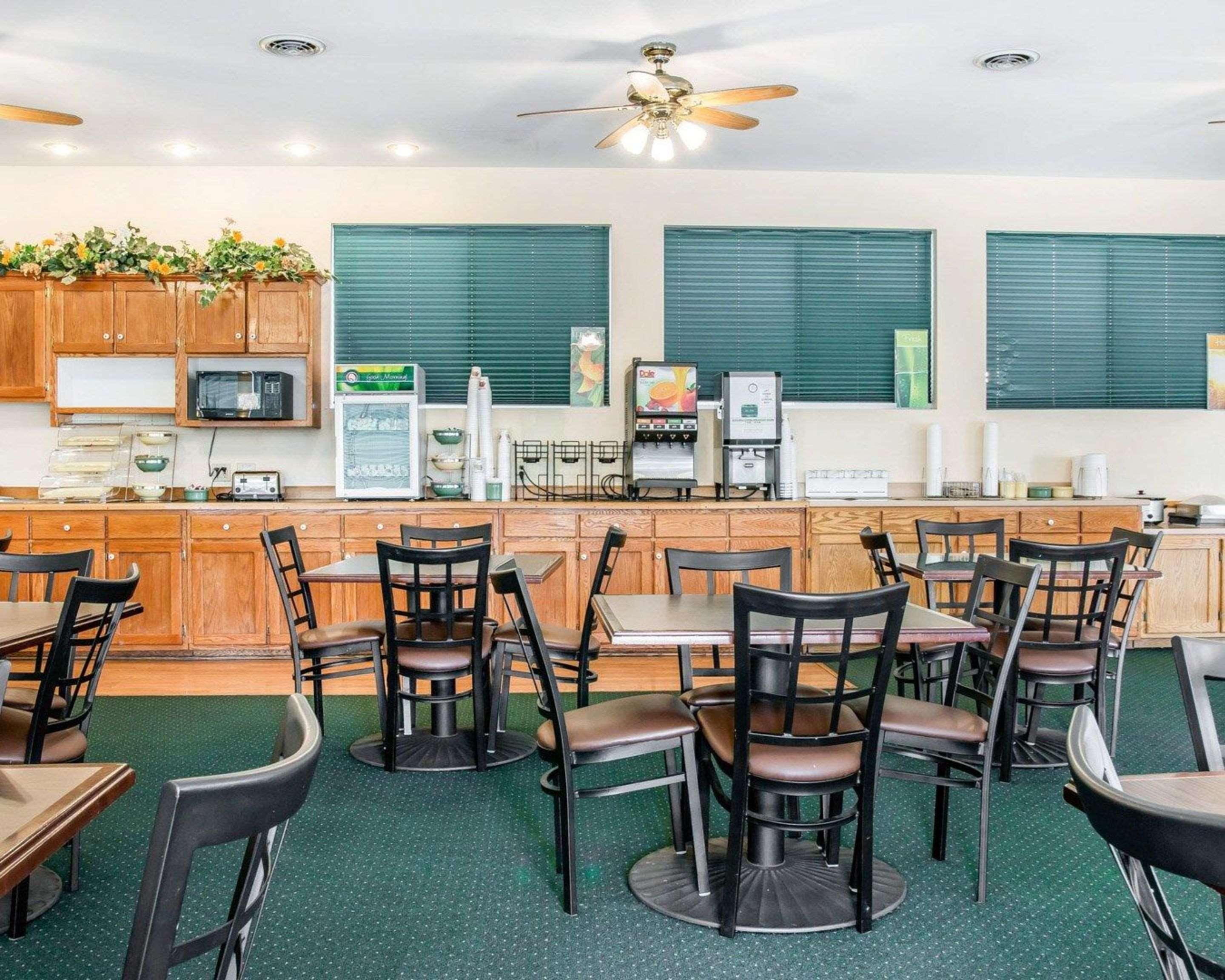 Quality Inn & Suites Mackinaw City Beachfront Buitenkant foto