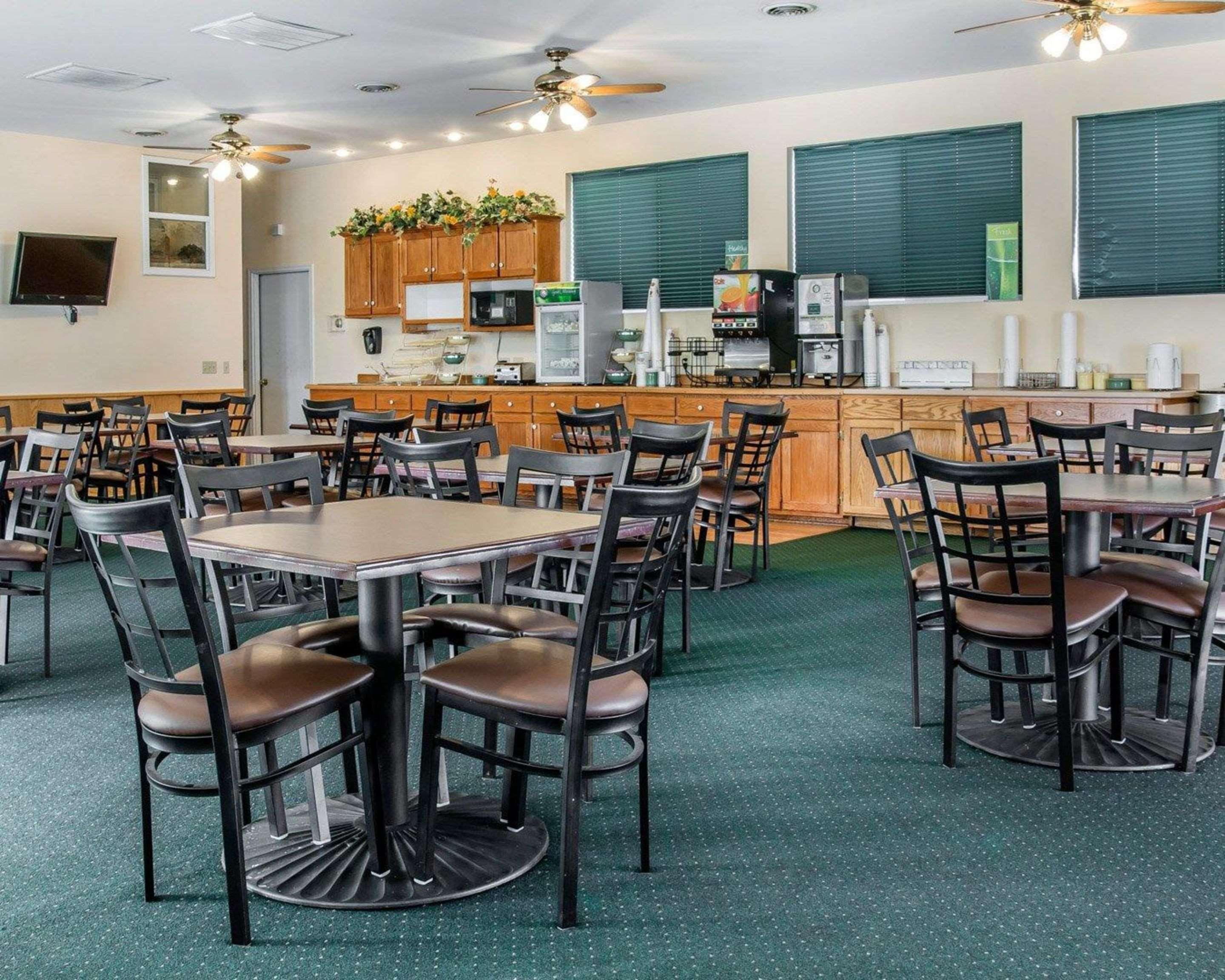 Quality Inn & Suites Mackinaw City Beachfront Buitenkant foto