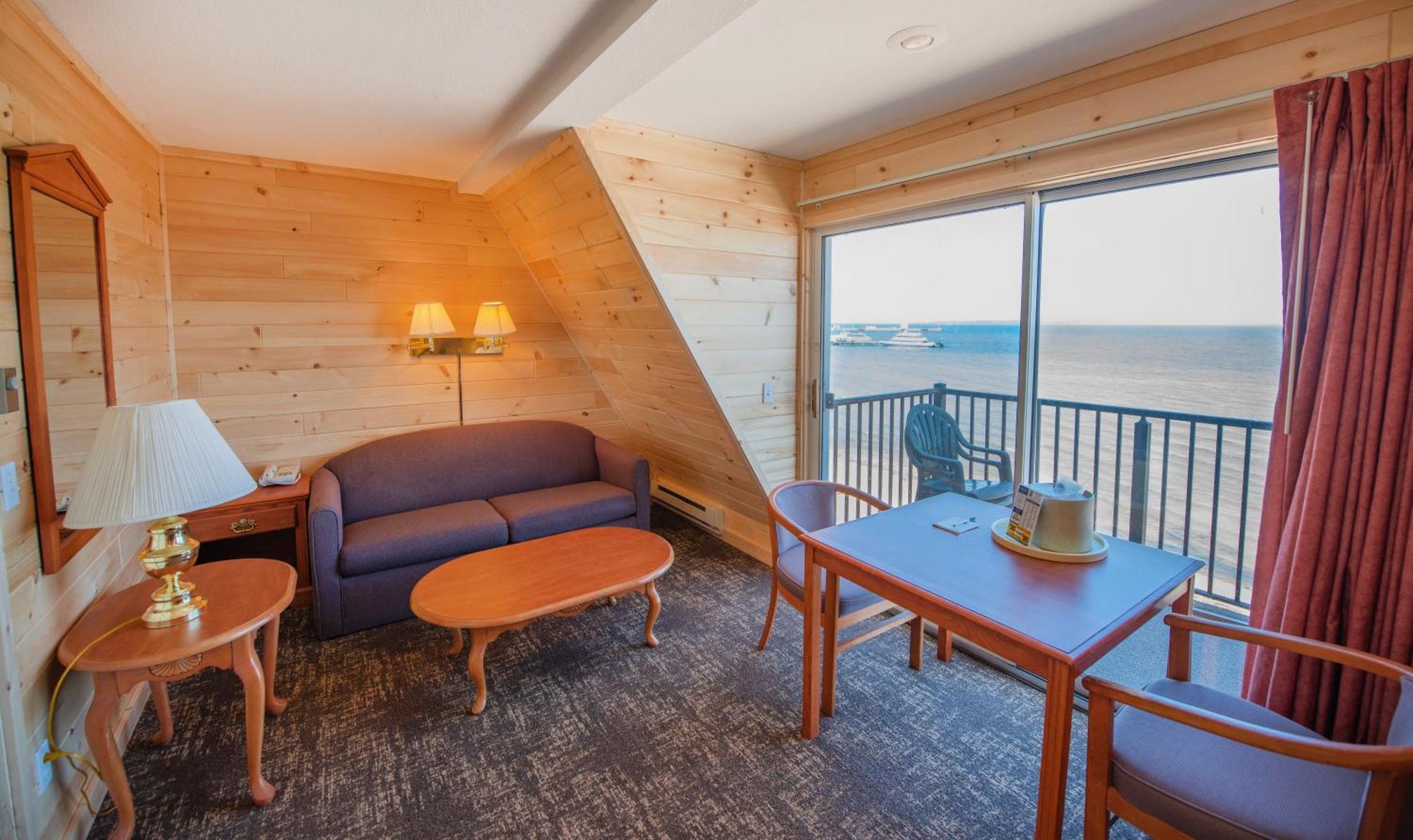 Quality Inn & Suites Mackinaw City Beachfront Buitenkant foto