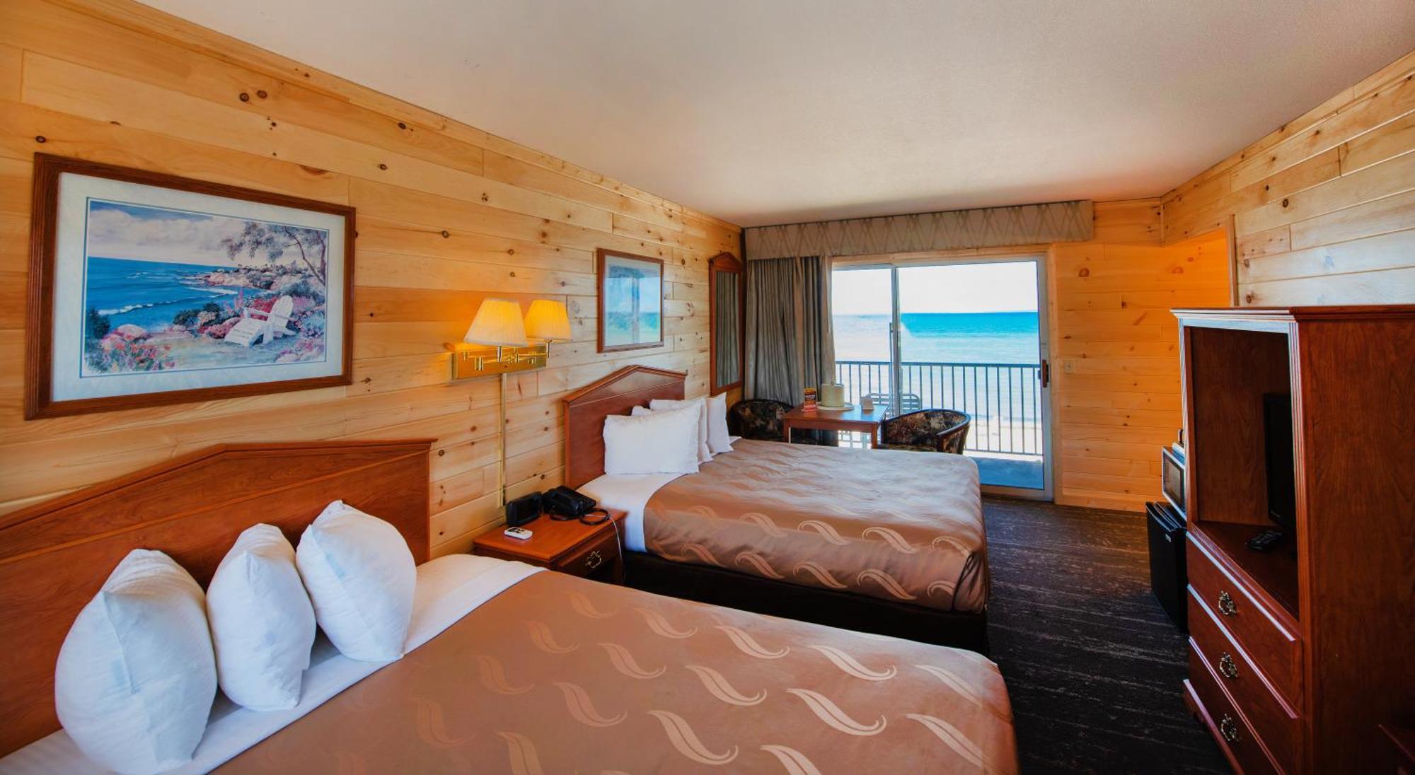 Quality Inn & Suites Mackinaw City Beachfront Buitenkant foto