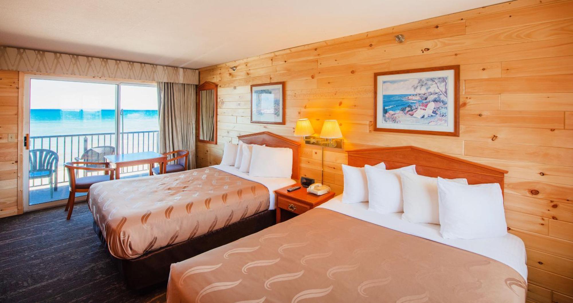Quality Inn & Suites Mackinaw City Beachfront Buitenkant foto