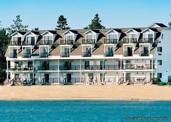 Quality Inn & Suites Mackinaw City Beachfront Buitenkant foto