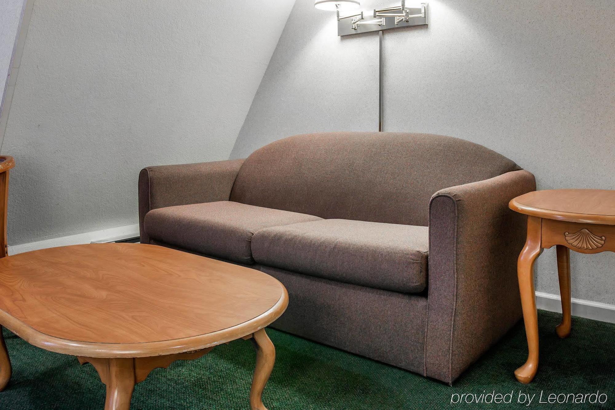 Quality Inn & Suites Mackinaw City Beachfront Buitenkant foto